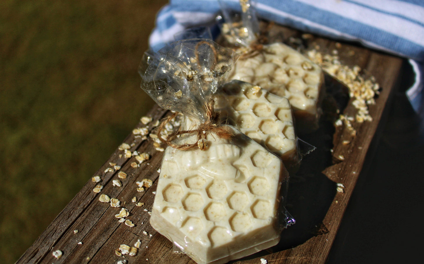 Bee-Youtiful Beauties : Oatmeal, Milk & Honey Body Soap 2.5oz